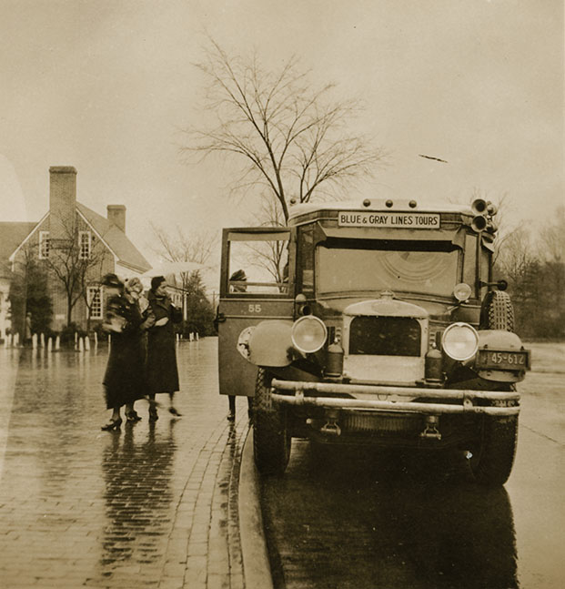 Image of Blue and Grey Line Tours bus